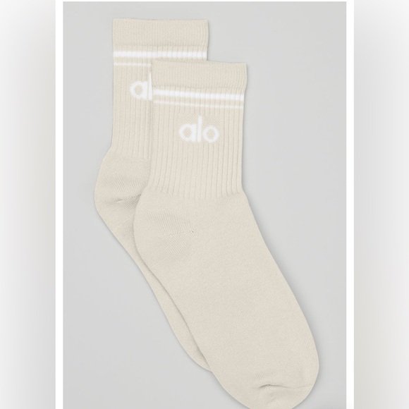 ALO Yoga Other - alo Unisex Half-Crew Throwback Sock